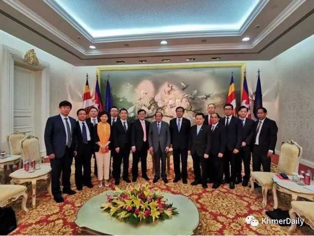 何南豐會見中華全國工商聯代表團